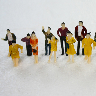 China Schaal Bos Toneelmensen die Modelmensen van de Cijfer de Architecturale Schaal voor Modelspoorweglay-out 1/75 lopen 2.5cm leverancier