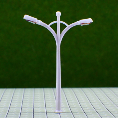 China Aangepaste 6V twee-headed Street Plastic Model Lamp Post voor Railroad lay-outs 6.5 cm leverancier