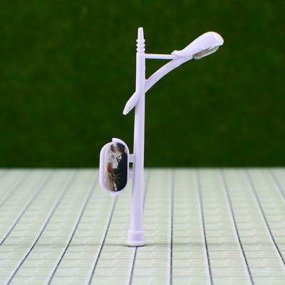 China 6V Billboard Street kunststof schaal Model Lamp posten voor trein lay-out 5 cm leverancier