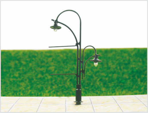 China T85 Aangepaste 6V twee-headed Street Plastic Model Lamp Post voor Railroad lay-outs 8 cm leverancier